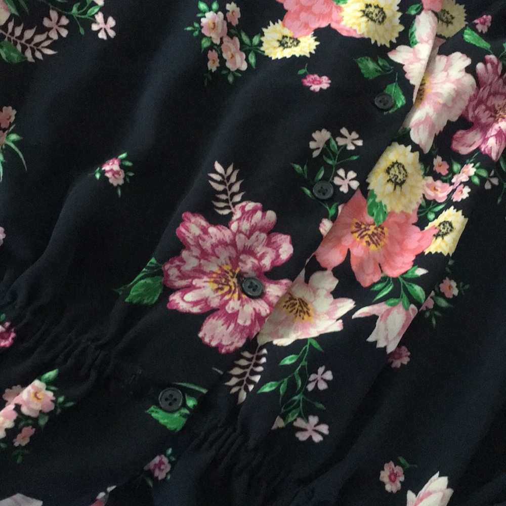 Beautiful blouse 👚 - Picture 2 of 4